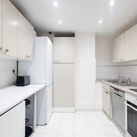 2 Terraced Centre *