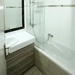 2 Terraced Centre شقة *
