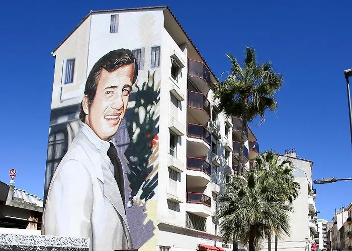 2 Terraced Centre شقة *